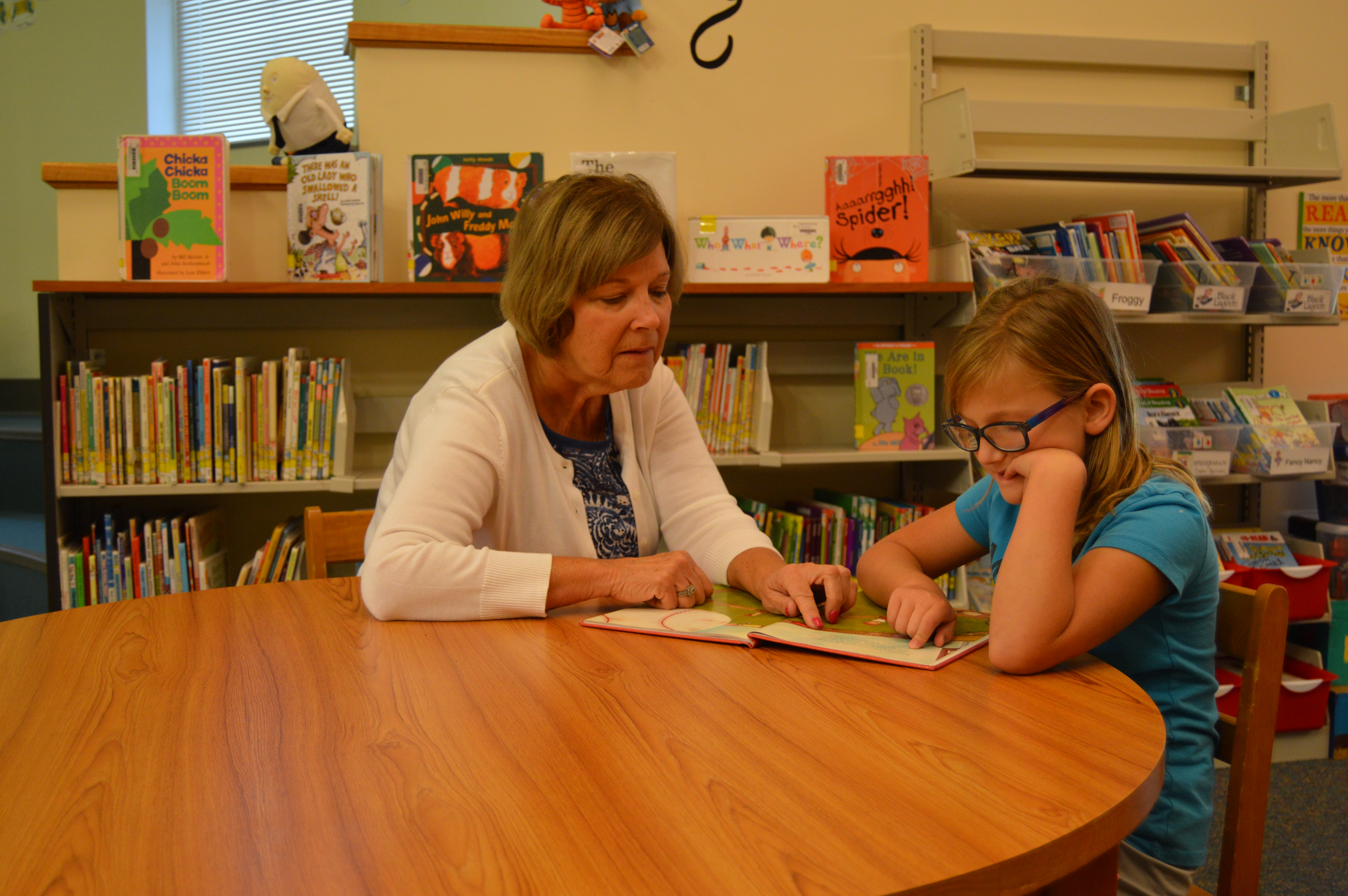 Oasis tutor working with a student